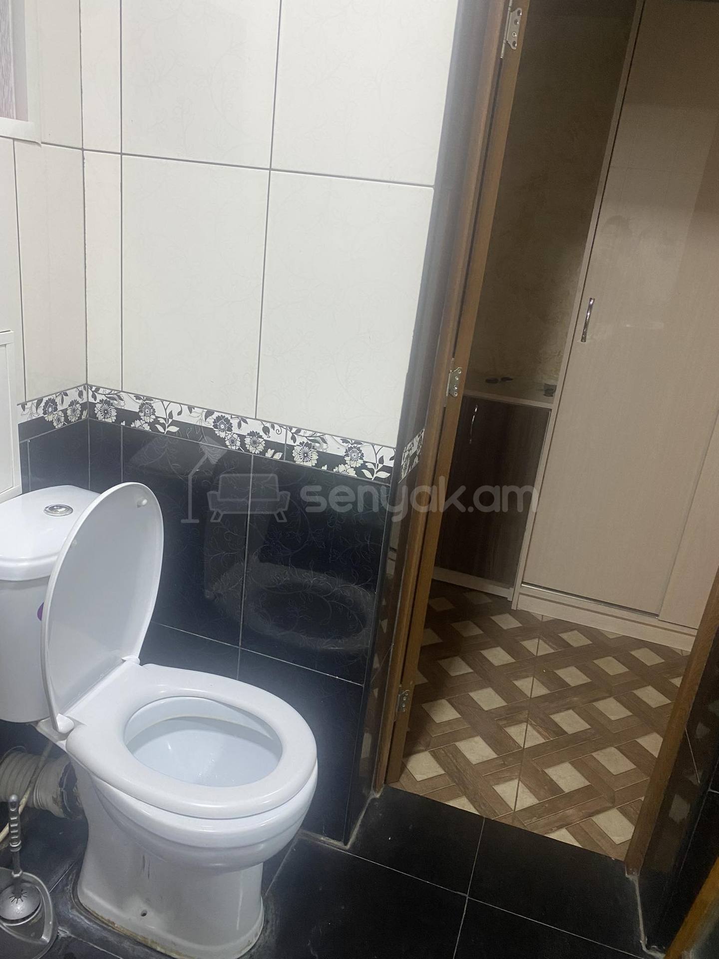 2 Սենյականոց Բնակարան Քարե Շենքում, 57քմ, 3/3 հարկ, Կապիտալ Վերանորոգված