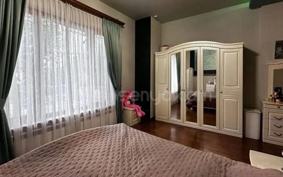 4 Սենյականոց Բնակարան Քարե Շենքում, 140քմ, 1/7 հարկ, Դիզայներական Վերանորոգված