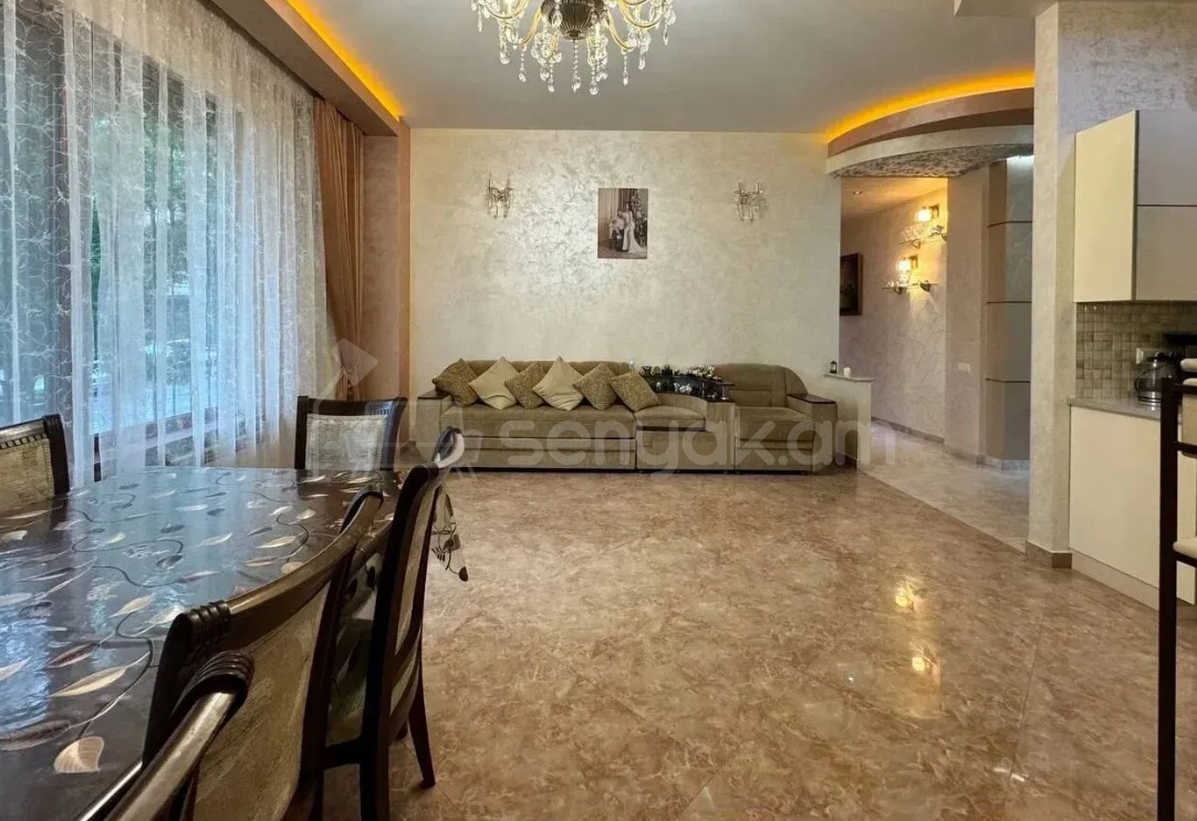 4 Սենյականոց Բնակարան Քարե Շենքում, 140քմ, 1/7 հարկ, Դիզայներական Վերանորոգված