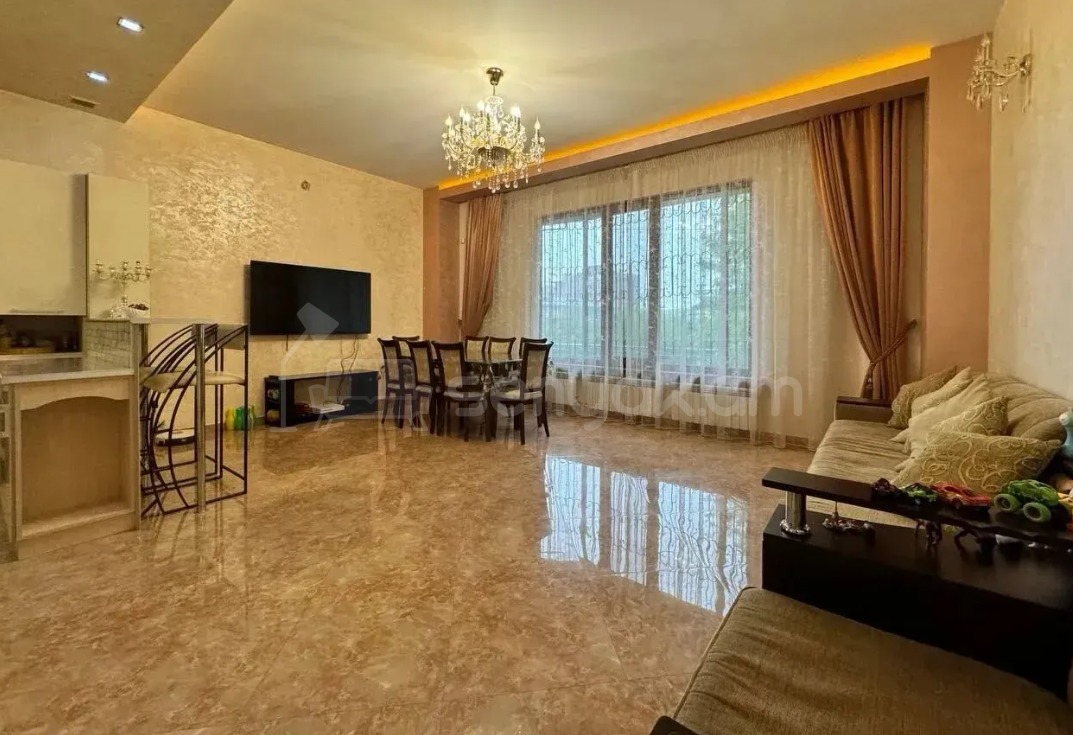 4 Սենյականոց Բնակարան Քարե Շենքում, 140քմ, 1/7 հարկ, Դիզայներական Վերանորոգված