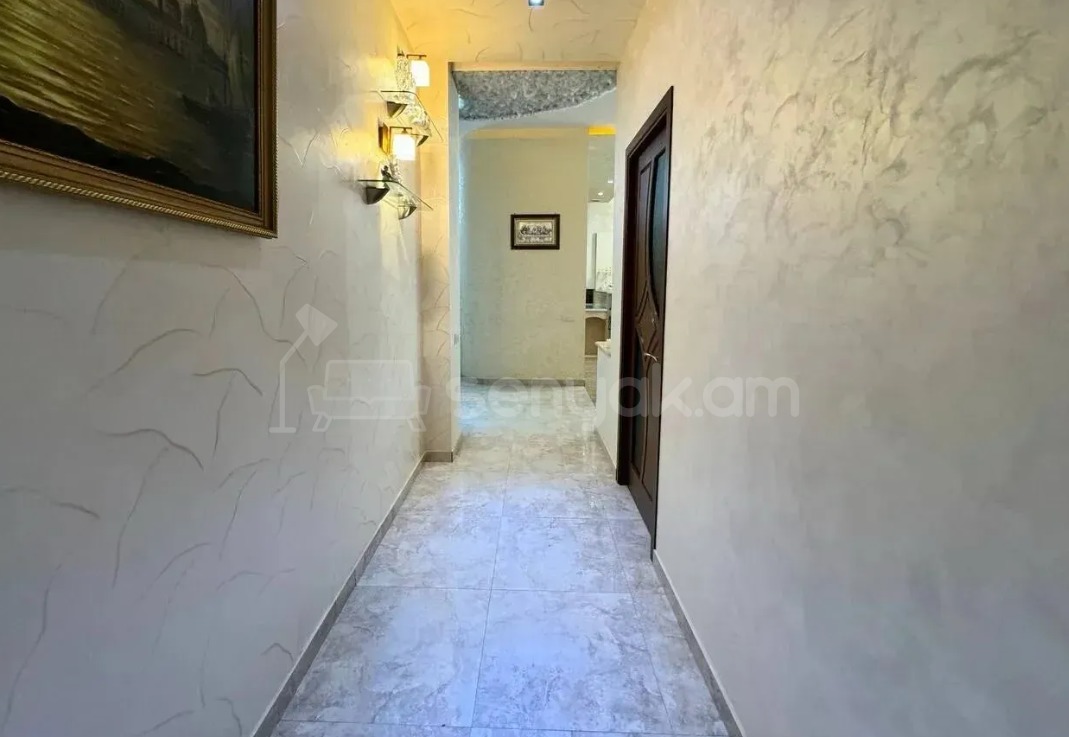 4 Սենյականոց Բնակարան Քարե Շենքում, 140քմ, 1/7 հարկ, Դիզայներական Վերանորոգված