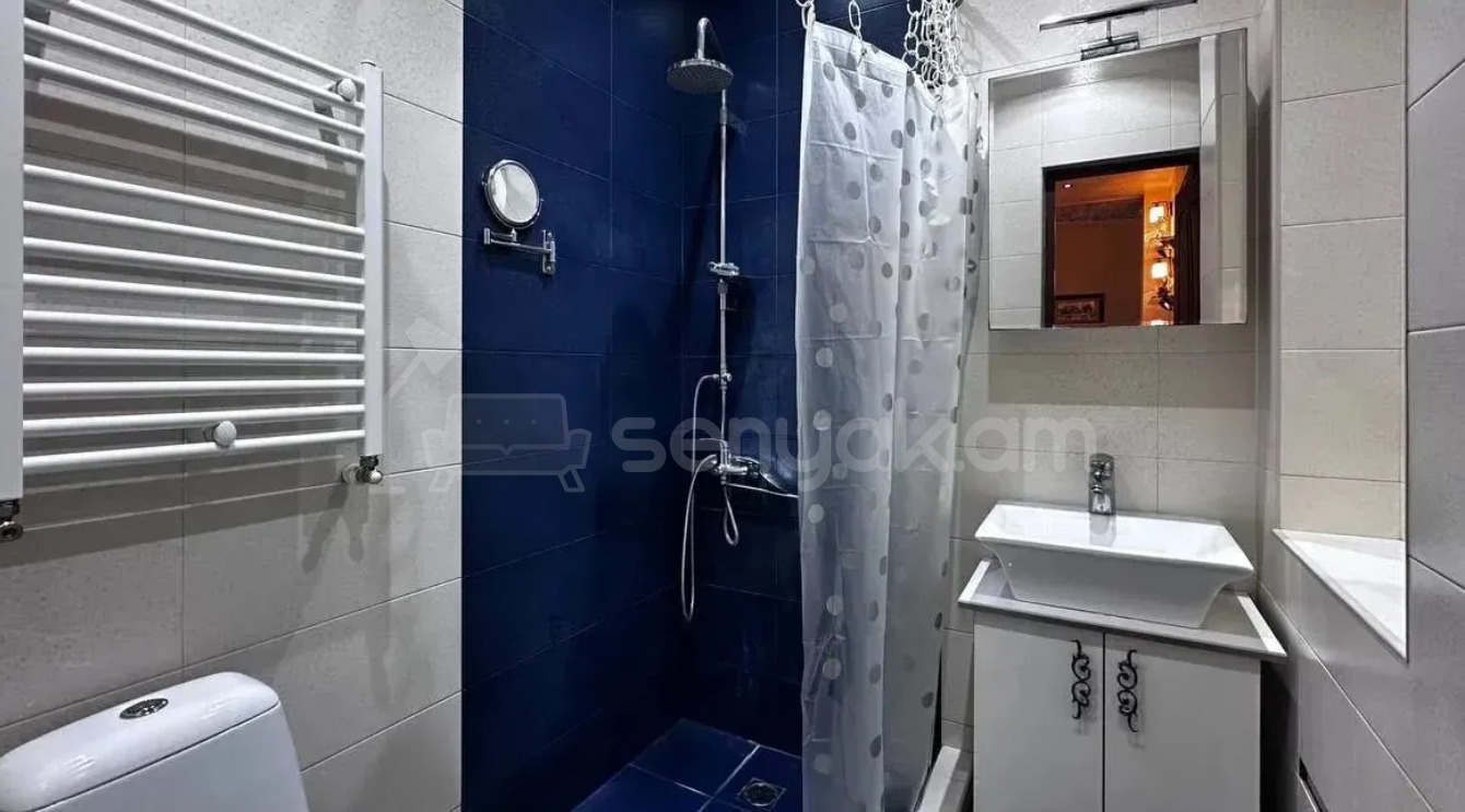 4 Սենյականոց Բնակարան Քարե Շենքում, 140քմ, 1/7 հարկ, Դիզայներական Վերանորոգված