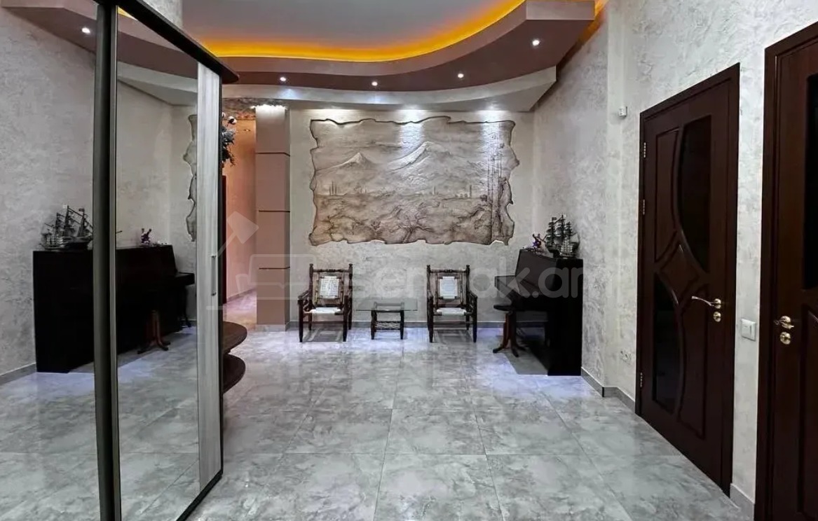 4 Սենյականոց Բնակարան Քարե Շենքում, 140քմ, 1/7 հարկ, Դիզայներական Վերանորոգված