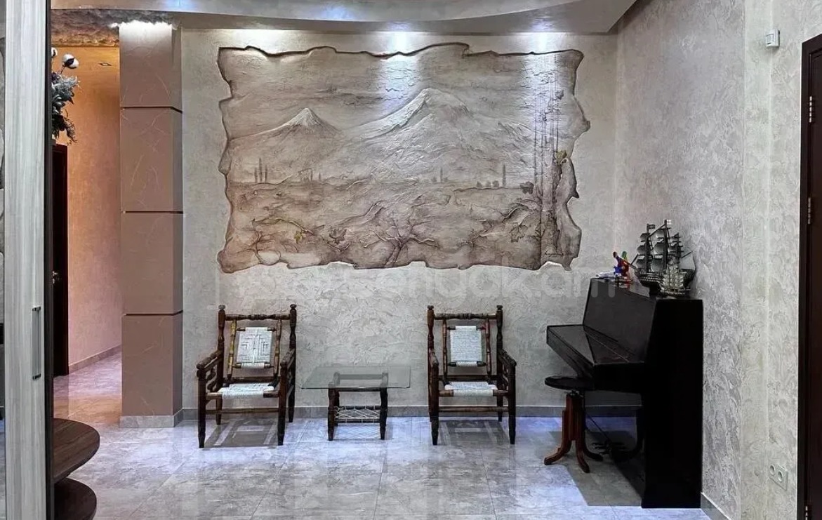 4 Սենյականոց Բնակարան Քարե Շենքում, 140քմ, 1/7 հարկ, Դիզայներական Վերանորոգված