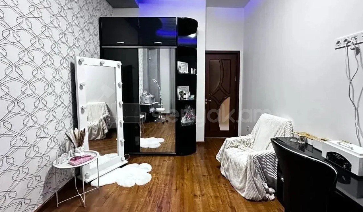 4 Սենյականոց Բնակարան Քարե Շենքում, 140քմ, 1/7 հարկ, Դիզայներական Վերանորոգված