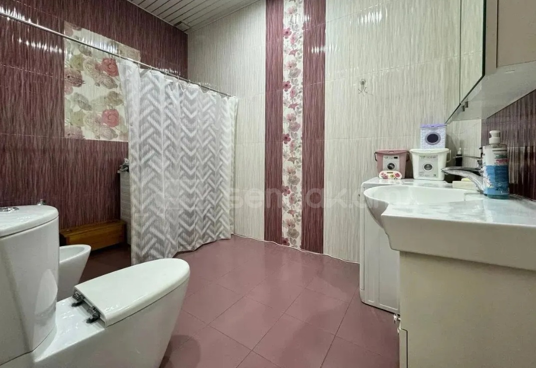 4 Սենյականոց Բնակարան Քարե Շենքում, 140քմ, 1/7 հարկ, Դիզայներական Վերանորոգված