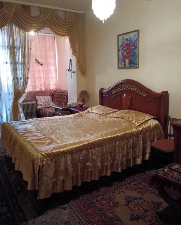 2 Սենյականոց Բնակարան Քարե Շենքում, 63քմ, 1/3 հարկ, Նորմալ Վիճակում