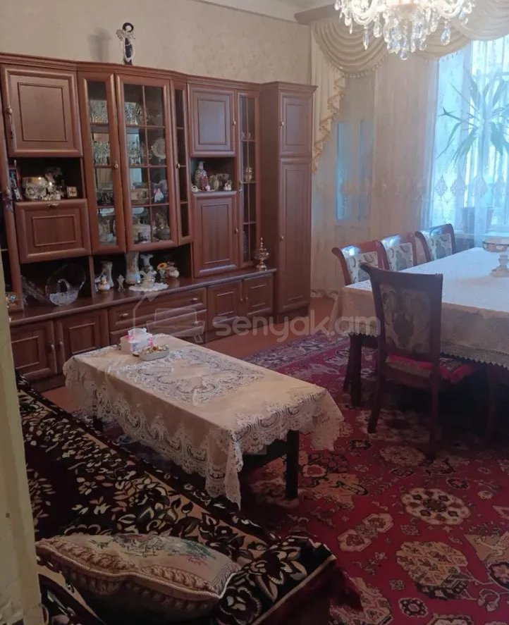 2 Սենյականոց Բնակարան Քարե Շենքում, 63քմ, 1/3 հարկ, Նորմալ Վիճակում