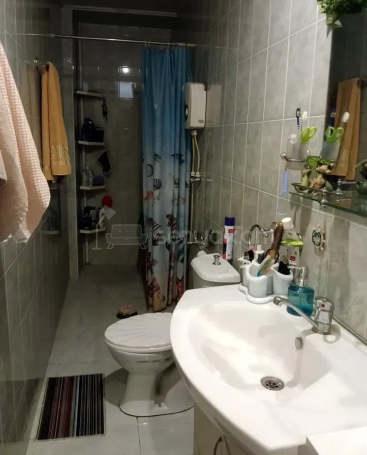 2 Սենյականոց Բնակարան Քարե Շենքում, 63քմ, 1/3 հարկ, Նորմալ Վիճակում