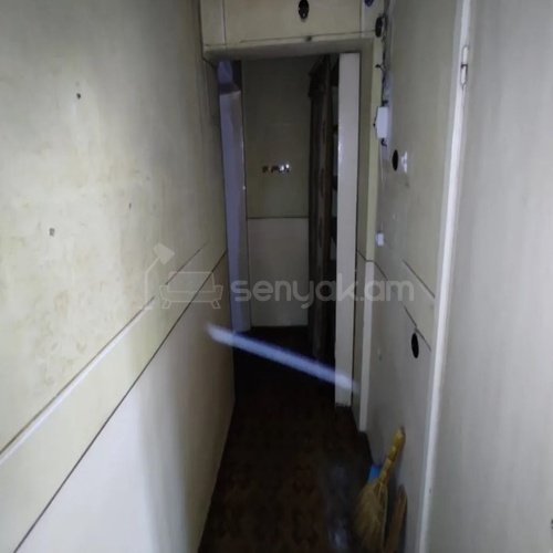 1 Սենյականոց Բնակարան Քարե Շենքում, 38քմ, 4/4 հարկ, Պետական Վիճակում