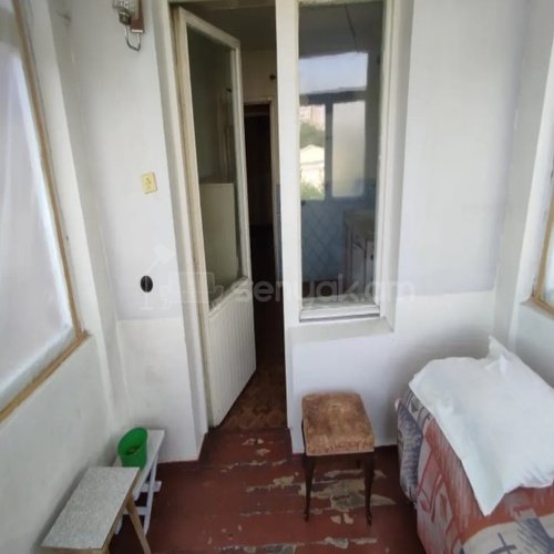 1 Սենյականոց Բնակարան Քարե Շենքում, 38քմ, 4/4 հարկ, Պետական Վիճակում