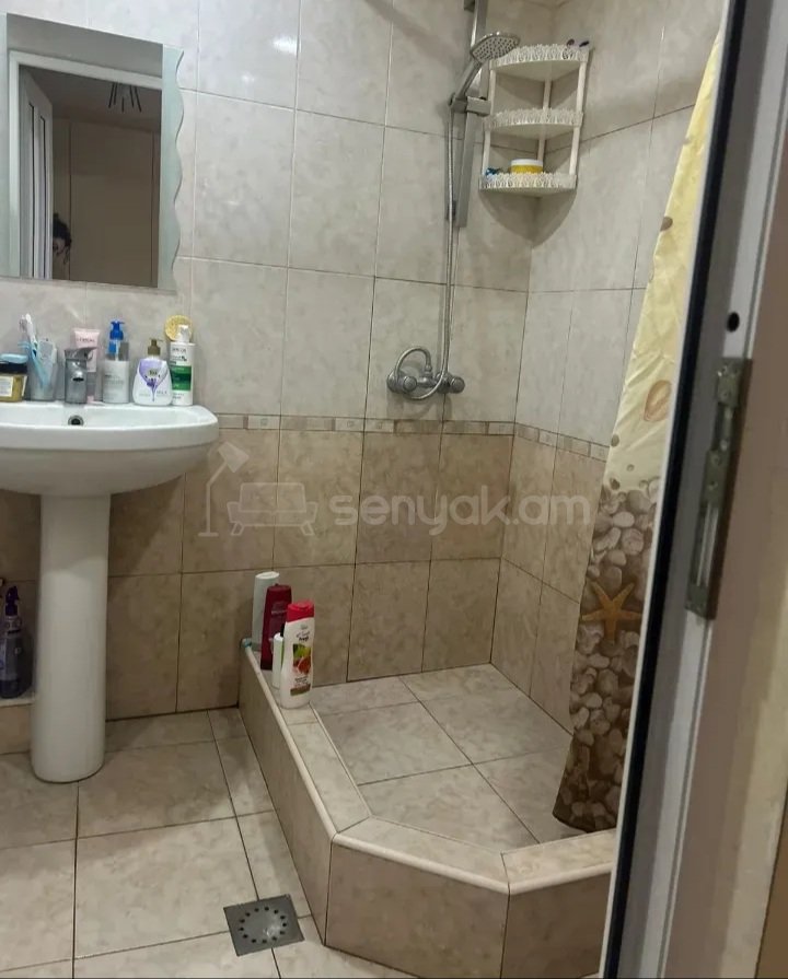 2 Սենյականոց Բնակարան Քարե Շենքում, 50քմ, 5/5 հարկ, Դիզայներական Վերանորոգված, Կահավորված, Արևկող