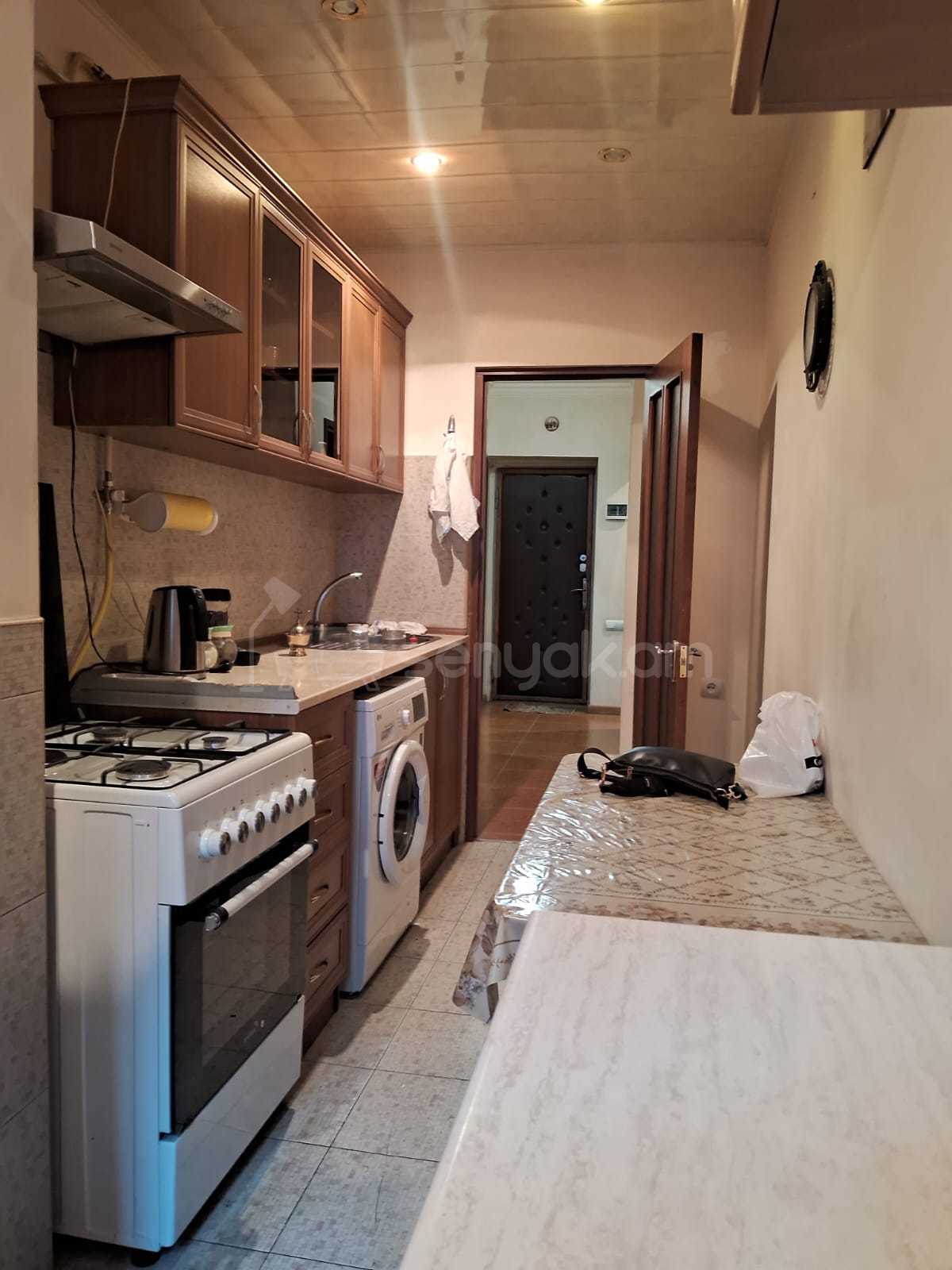 1 Սենյականոց Բնակարան Քարե Շենքում, 47քմ, 1/5 հարկ, Նորմալ Վիճակում