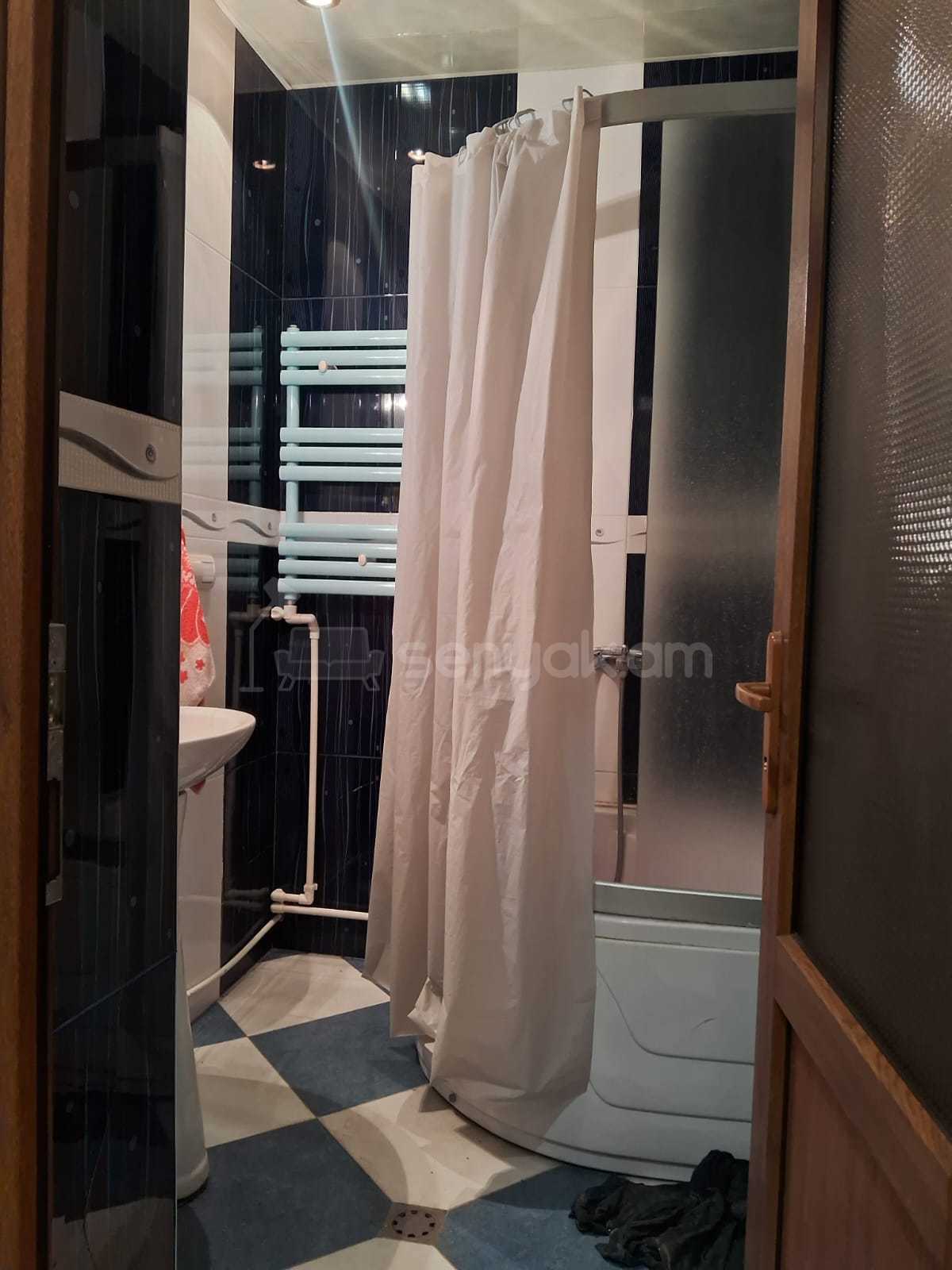 1 Սենյականոց Բնակարան Քարե Շենքում, 47քմ, 1/5 հարկ, Նորմալ Վիճակում