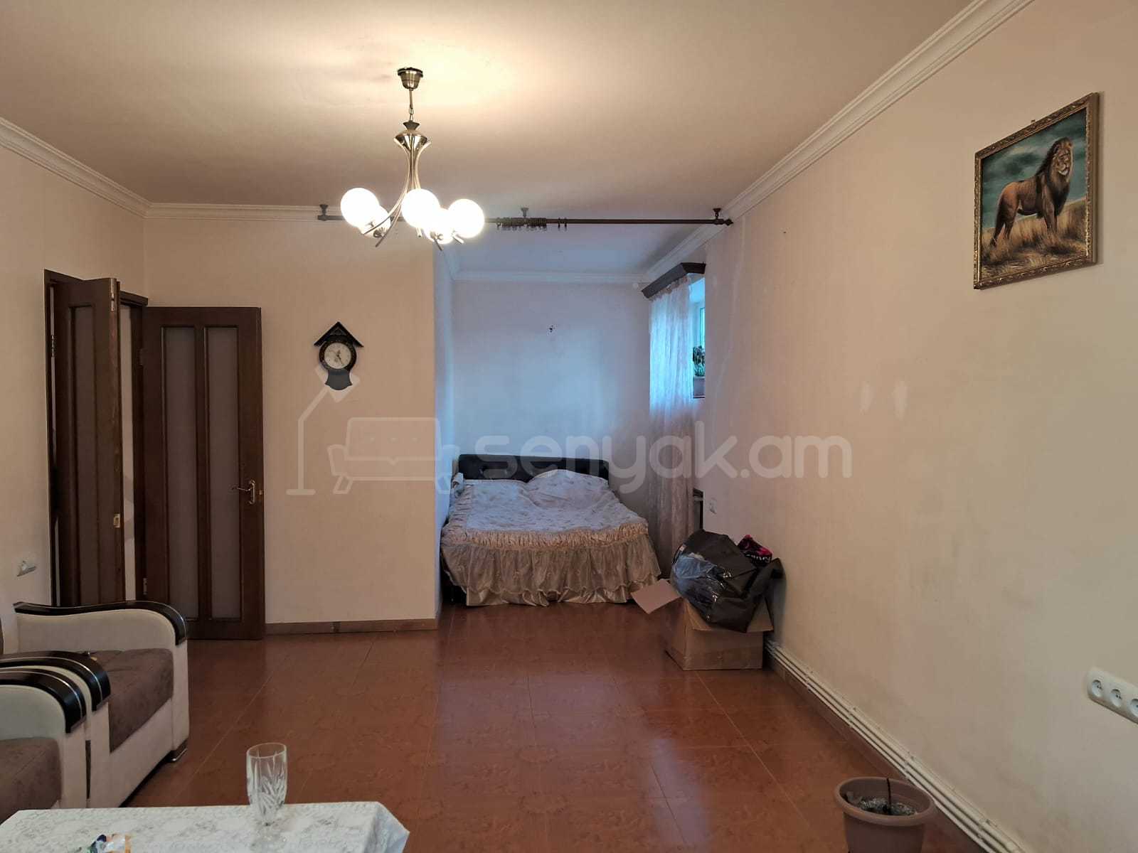 1 Սենյականոց Բնակարան Քարե Շենքում, 47քմ, 1/5 հարկ, Նորմալ Վիճակում