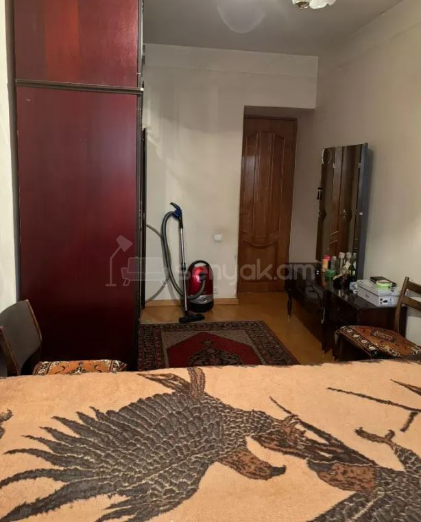3 Սենյականոց Բնակարան Քարե Շենքում, 70քմ, 5/5 հարկ, Կոսմետիկ Վերանորոգված, Կահավորված