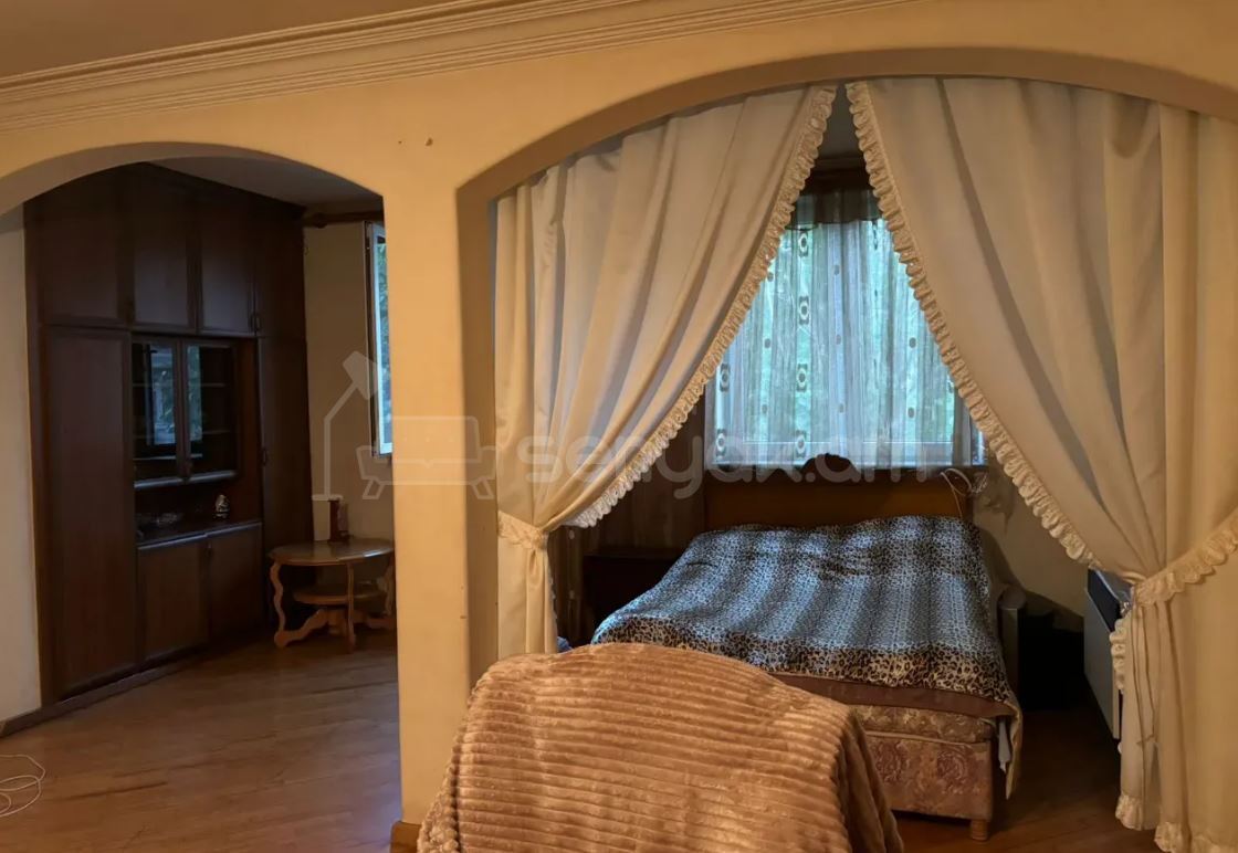 3 Սենյականոց Բնակարան Քարե Շենքում, 70քմ, 5/5 հարկ, Կոսմետիկ Վերանորոգված, Կահավորված