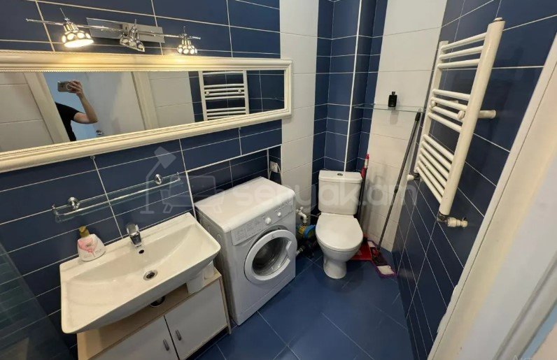 3 Սենյականոց Բնակարան Քարե Շենքում, 70քմ, 4/5 հարկ, Դիզայներական Վերանորոգված, Կահավորված