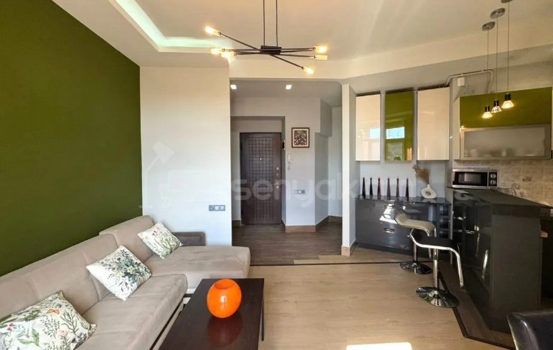 3 Սենյականոց Բնակարան Քարե Շենքում, 70քմ, 4/5 հարկ, Դիզայներական Վերանորոգված, Կահավորված