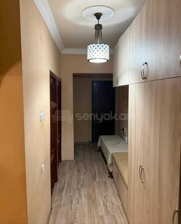 3 Սենյականոց Բնակարան Քարե Շենքում, 64քմ, 4/5 հարկ, Նորմալ Վիճակում
