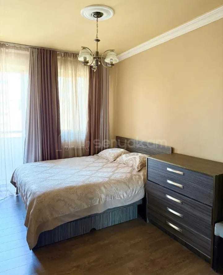 3 Սենյականոց Բնակարան Քարե Շենքում, 64քմ, 4/5 հարկ, Նորմալ Վիճակում