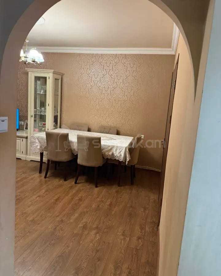3 Սենյականոց Բնակարան Քարե Շենքում, 64քմ, 4/5 հարկ, Նորմալ Վիճակում
