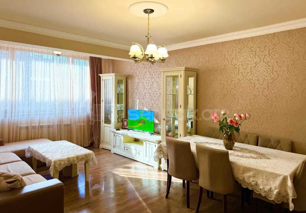 3 Սենյականոց Բնակարան Քարե Շենքում, 64քմ, 4/5 հարկ, Նորմալ Վիճակում