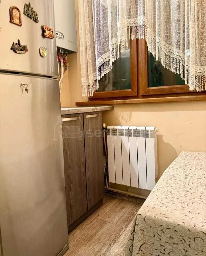 3 Սենյականոց Բնակարան Քարե Շենքում, 64քմ, 4/5 հարկ, Նորմալ Վիճակում