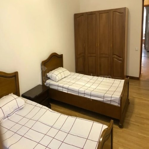 3 Սենյականոց Բնակարան Քարե Շենքում, 90քմ, 2/4 հարկ, Կապիտալ Վերանորոգված, Կահավորված, Արևկող