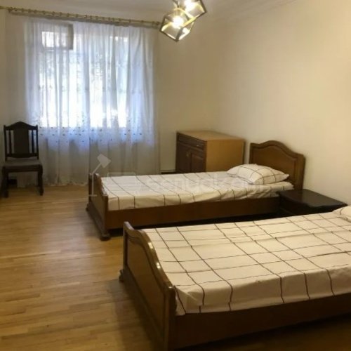 3 Սենյականոց Բնակարան Քարե Շենքում, 90քմ, 2/4 հարկ, Կապիտալ Վերանորոգված, Կահավորված, Արևկող