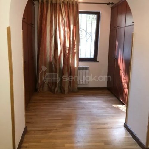 3 Սենյականոց Բնակարան Քարե Շենքում, 90քմ, 2/4 հարկ, Կապիտալ Վերանորոգված, Կահավորված, Արևկող