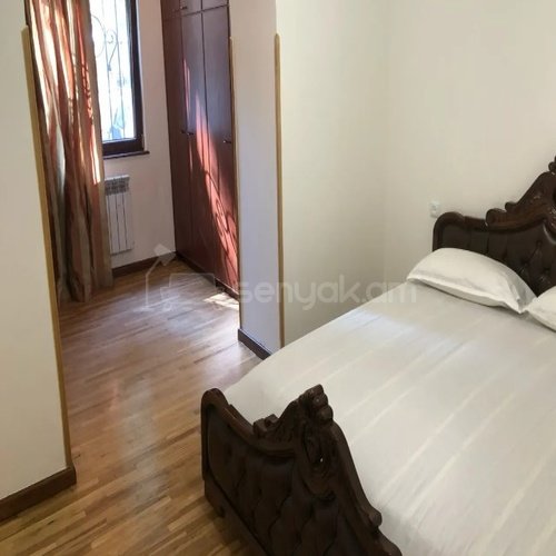 3 Սենյականոց Բնակարան Քարե Շենքում, 90քմ, 2/4 հարկ, Կապիտալ Վերանորոգված, Կահավորված, Արևկող