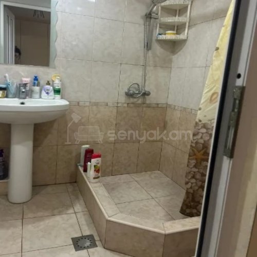 2 Սենյականոց Բնակարան Քարե Շենքում, 50քմ, 5/5 հարկ, Կապիտալ Վերանորոգված, Կահավորված, Արևկող