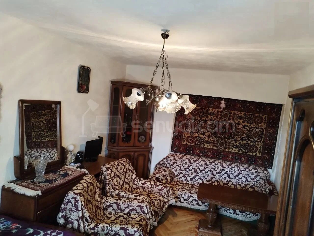 1 Սենյականոց Բնակարան Քարե Շենքում, 30քմ, 2/4 հարկ, Նորմալ Վիճակում