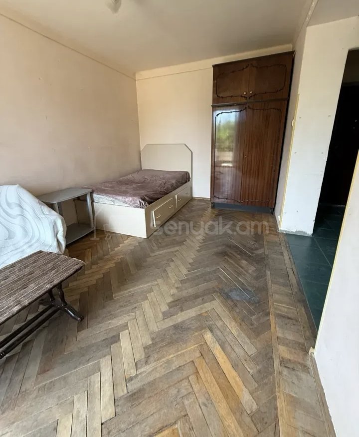1 Սենյականոց Բնակարան Քարե Շենքում, 36քմ, 3/4 հարկ, Նորմալ Վիճակում, Կահավորված