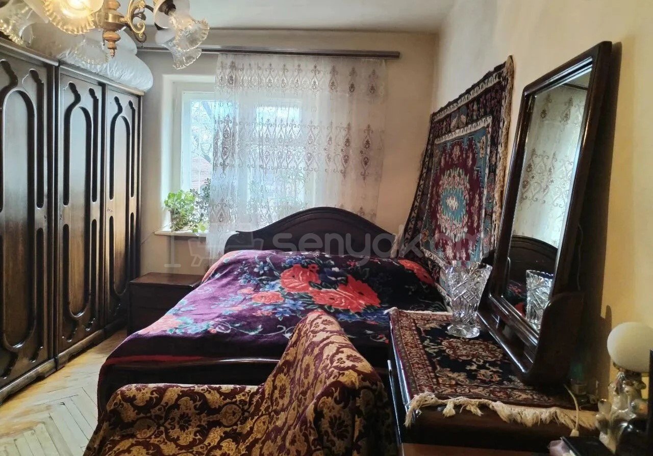 1 Սենյականոց Բնակարան Քարե Շենքում, 30քմ, 2/4 հարկ, Պետական Վիճակում