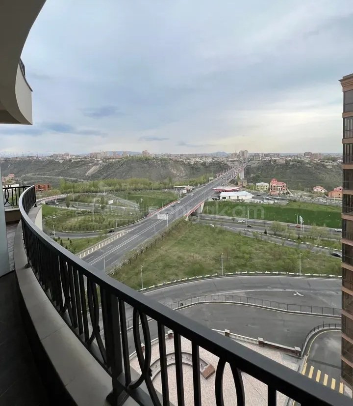 3 Սենյականոց Բնակարան Նորակառույցում, 98քմ, 12/20 հարկ, Դիզայներական Վերանորոգված