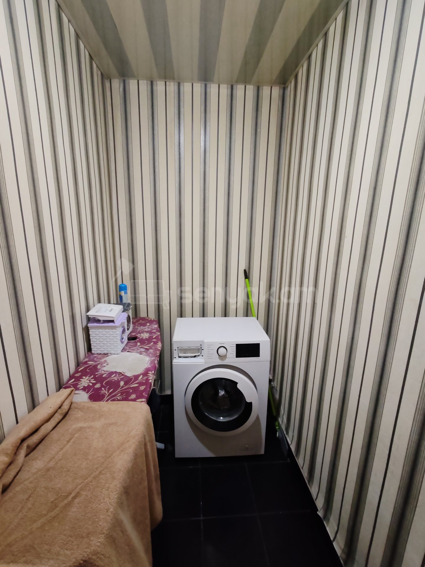 4 Սենյականոց Բնակարան Քարե Շենքում, 100քմ, 1/2 հարկ, Դիզայներական Վերանորոգված, Կահավորված