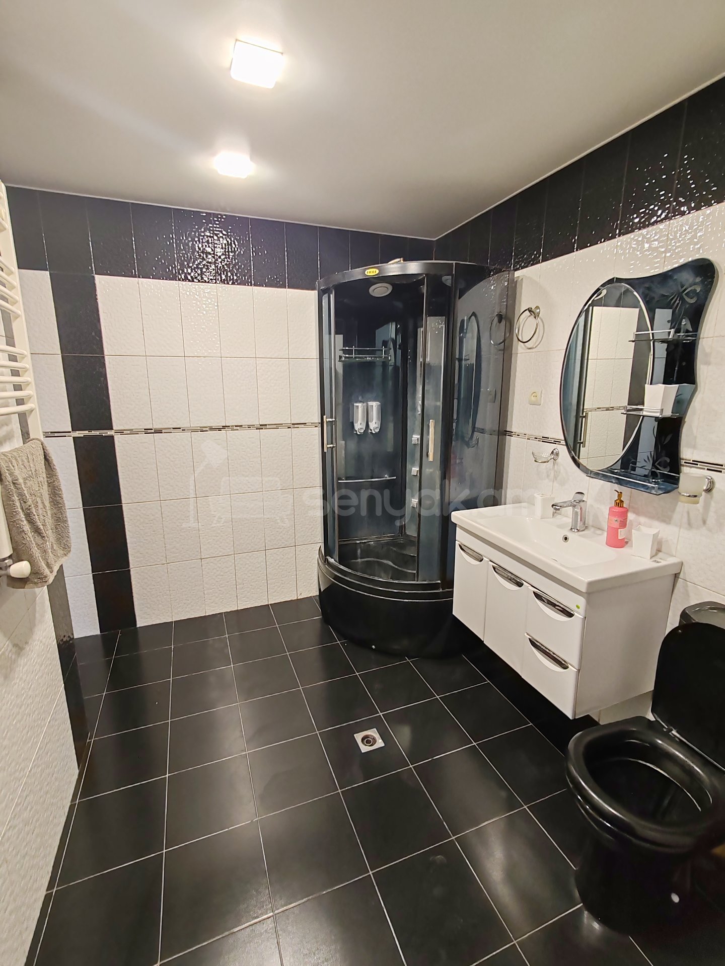 4 Սենյականոց Բնակարան Քարե Շենքում, 100քմ, 1/2 հարկ, Դիզայներական Վերանորոգված, Կահավորված