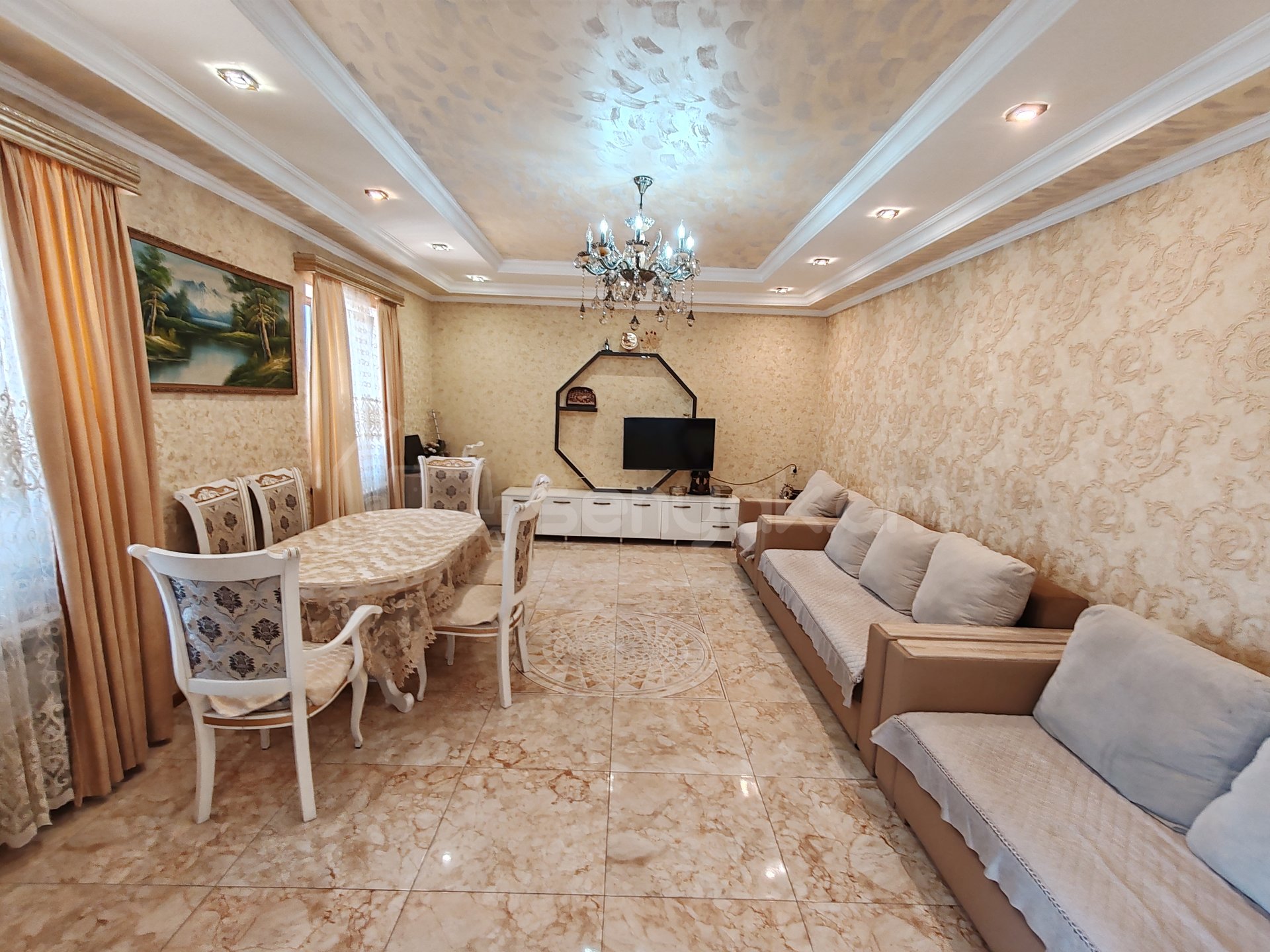 4 Սենյականոց Բնակարան Քարե Շենքում, 100քմ, 1/2 հարկ, Դիզայներական Վերանորոգված, Կահավորված