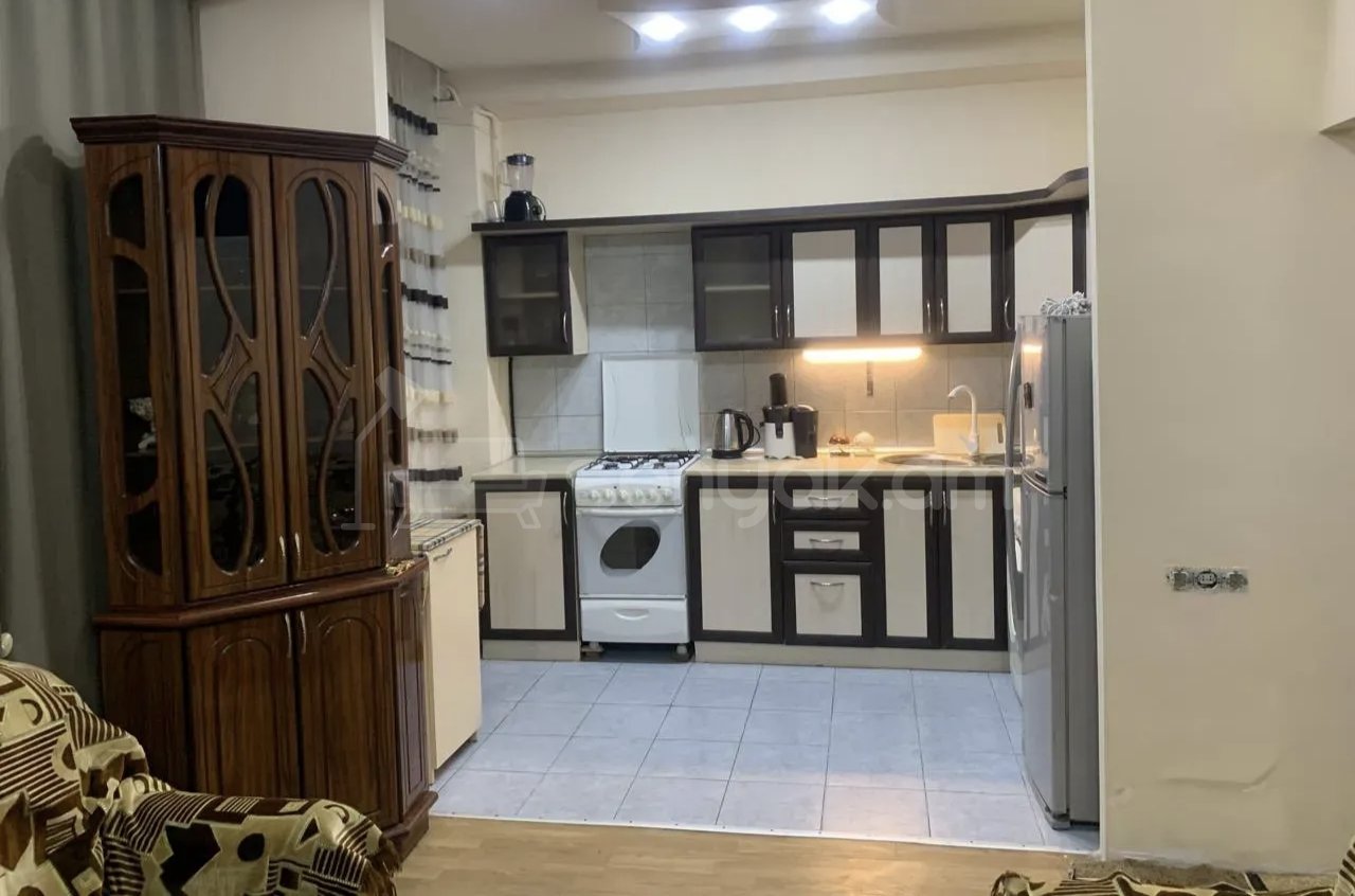 2 Սենյականոց Բնակարան Քարե Շենքում, 40քմ, 2/4 հարկ, Նորմալ Վիճակում, Կահավորված, Արևկող