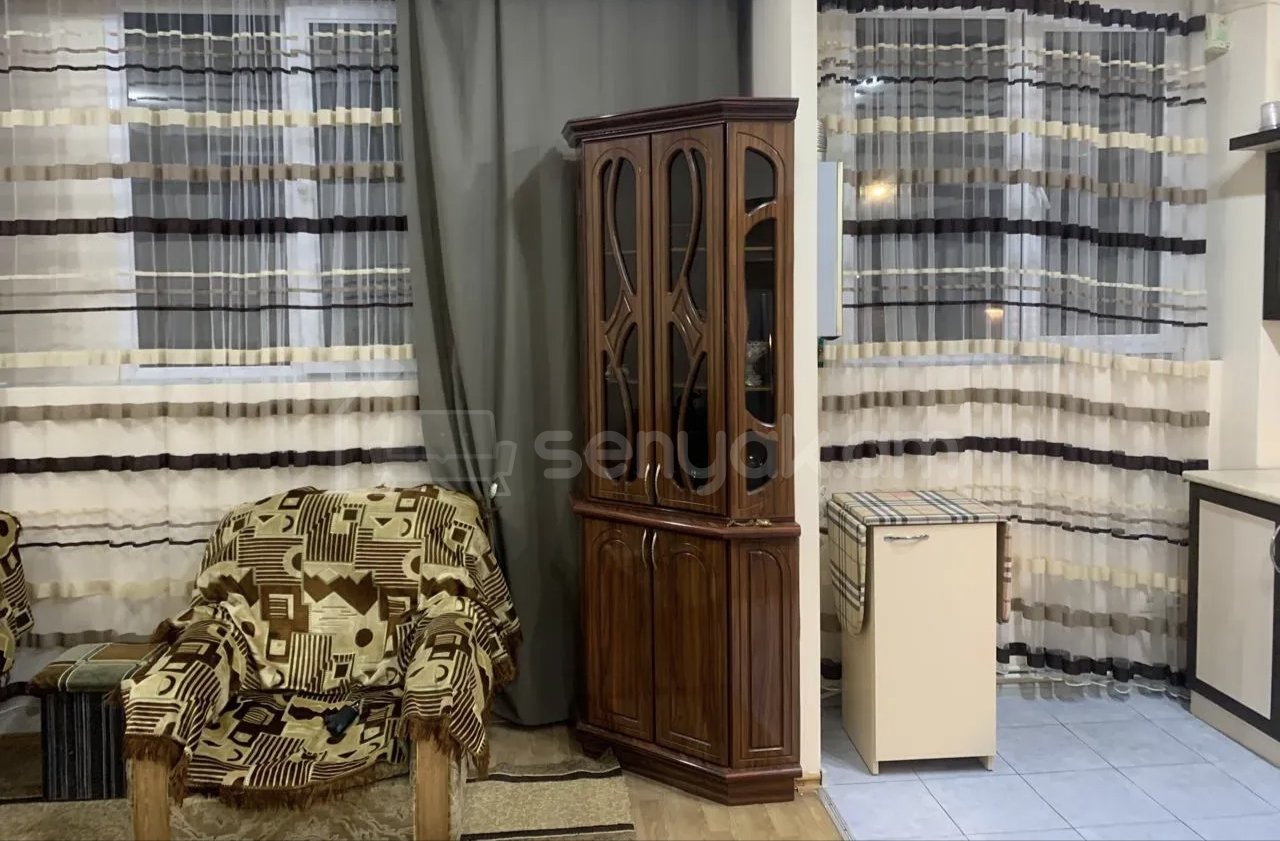 2 Սենյականոց Բնակարան Քարե Շենքում, 40քմ, 2/4 հարկ, Նորմալ Վիճակում, Կահավորված, Արևկող