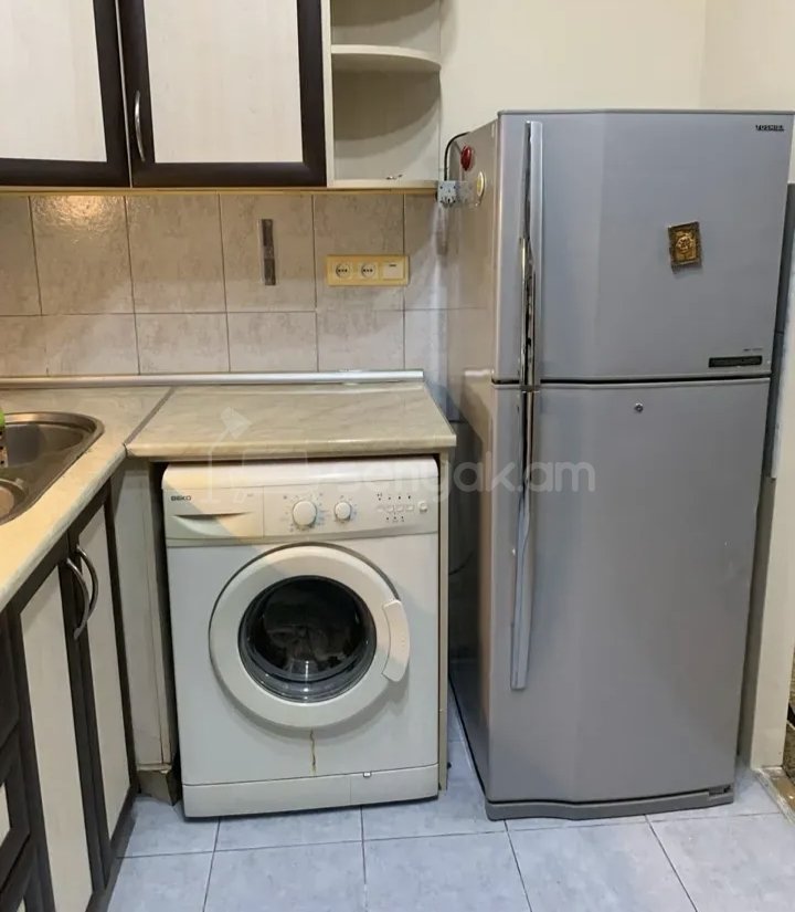 2 Սենյականոց Բնակարան Քարե Շենքում, 40քմ, 2/4 հարկ, Նորմալ Վիճակում, Կահավորված, Արևկող
