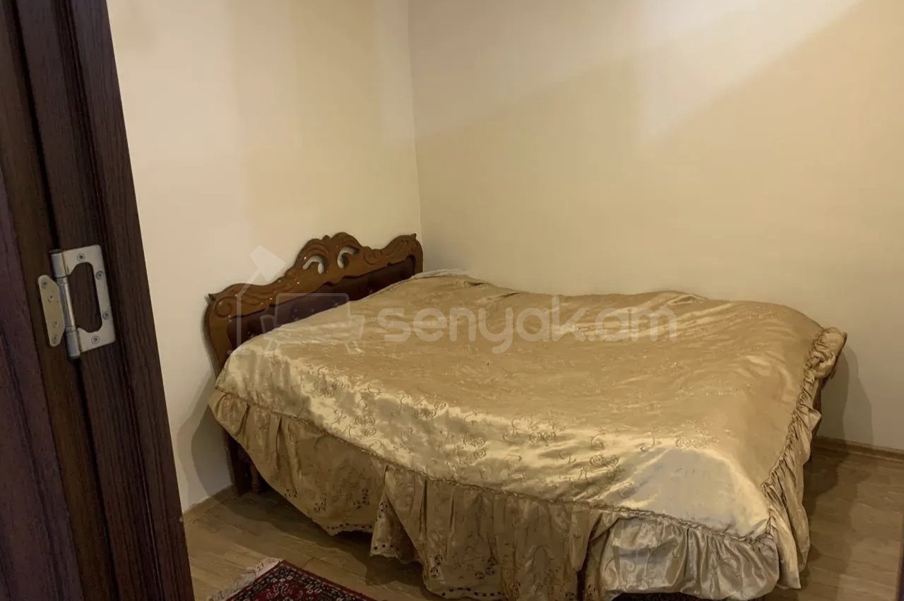 2 Սենյականոց Բնակարան Քարե Շենքում, 40քմ, 2/4 հարկ, Նորմալ Վիճակում, Կահավորված, Արևկող