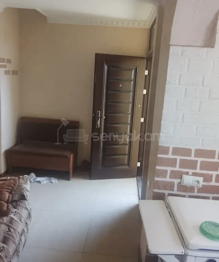 1 Սենյականոց Բնակարան Քարե Շենքում, 36քմ, 2/2 հարկ, Նորմալ Վիճակում, Կահավորված