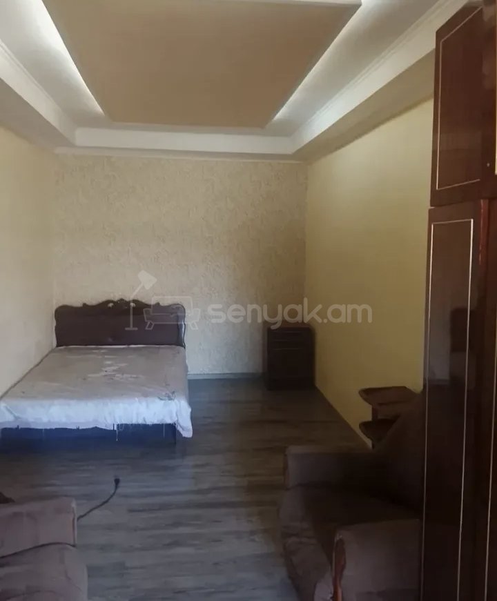 1 Սենյականոց Բնակարան Քարե Շենքում, 36քմ, 2/2 հարկ, Նորմալ Վիճակում, Կահավորված