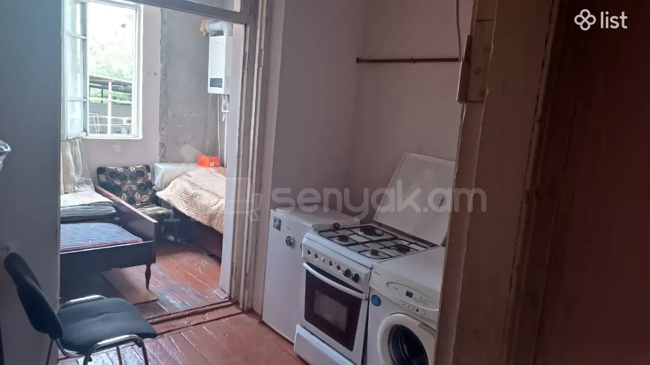1 Սենյականոց Բնակարան Քարե Շենքում, 42քմ, 2/5 հարկ, Նորմալ Վիճակում, Կահավորված, Արևկող