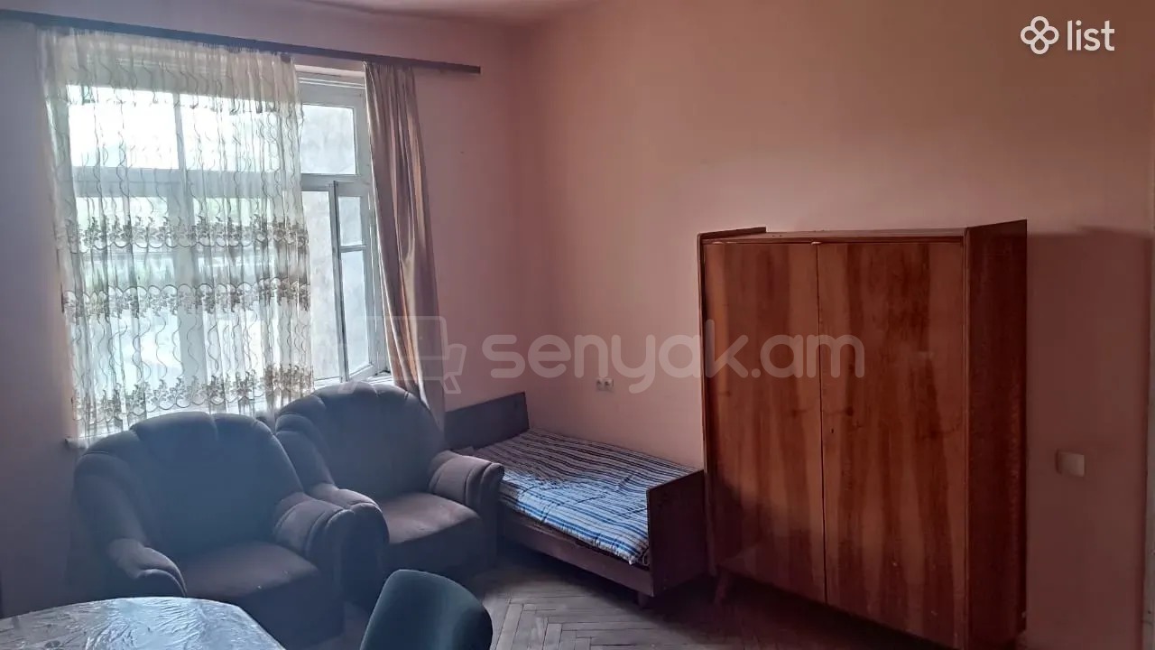 1 Սենյականոց Բնակարան Քարե Շենքում, 42քմ, 2/5 հարկ, Նորմալ Վիճակում, Կահավորված, Արևկող