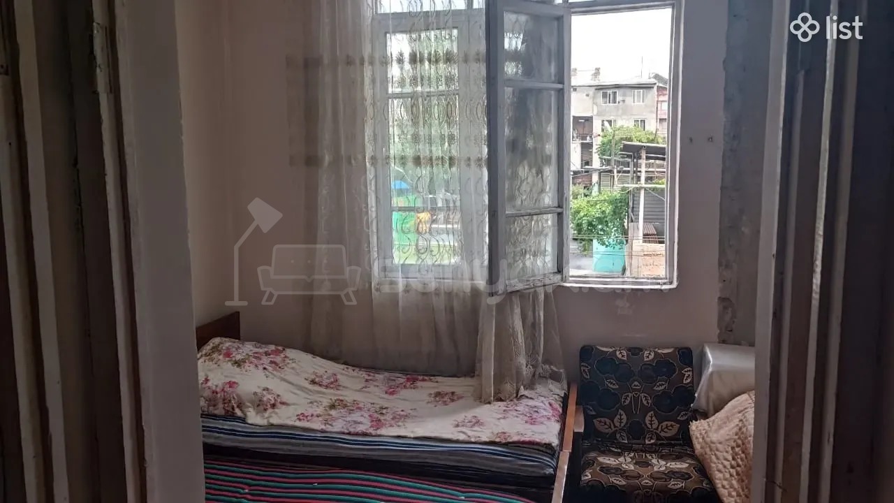 1 Սենյականոց Բնակարան Քարե Շենքում, 42քմ, 2/5 հարկ, Նորմալ Վիճակում, Կահավորված, Արևկող