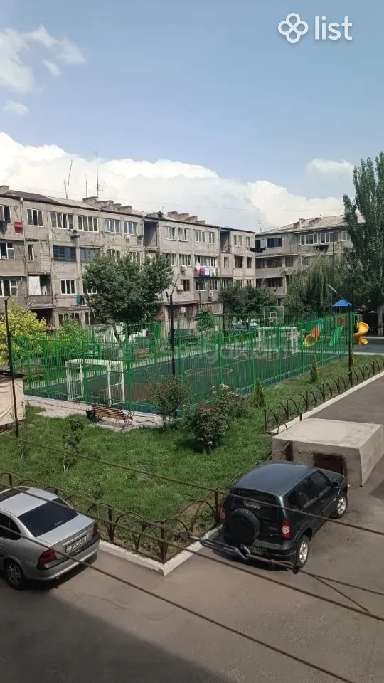 1 Սենյականոց Բնակարան Քարե Շենքում, 42քմ, 2/5 հարկ, Նորմալ Վիճակում, Կահավորված, Արևկող